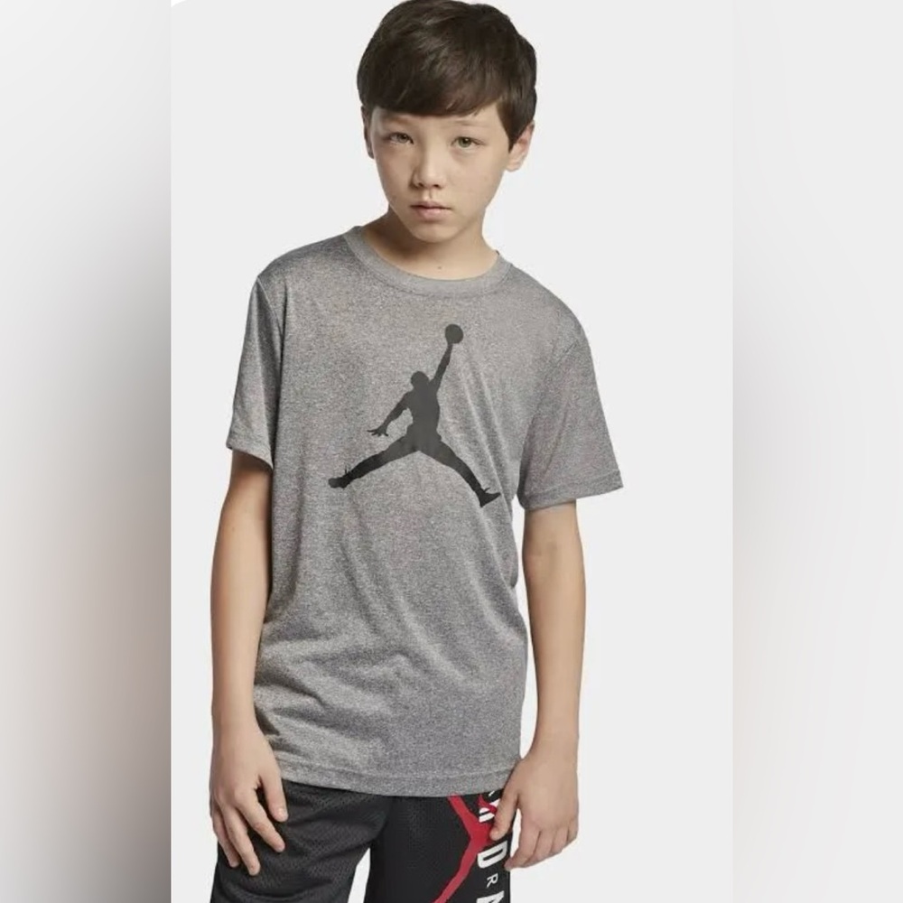 NIKE Air Jordan Boys' Jumpman Logo Dri-Fit T-Shirt carbon heather size S (8-9)